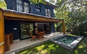 Refúgio de Luxo na Praia do Forte Casa 3 Suítes entre o Mar e a Mata